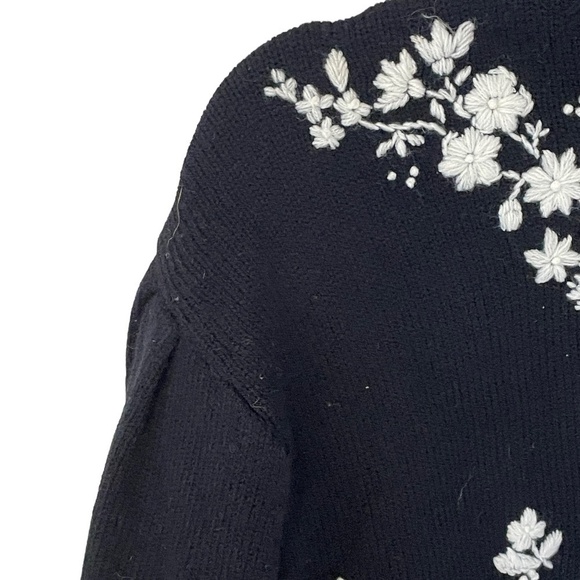 VINTAGE Black & White Floral Embroidered Crew Neck Grandma Core Sweater SZ L - Picture 9 of 11